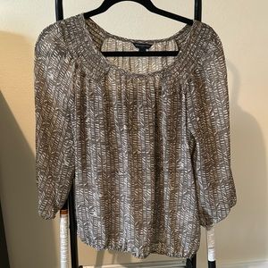 Banana Republic top brown and tan in color mid sleeve.